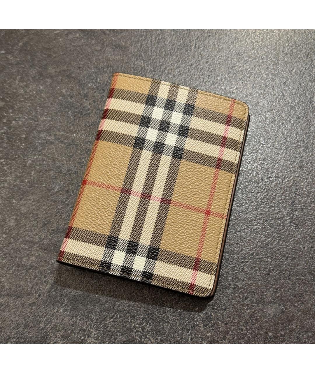 BURBERRY Бежевый кожаный кардхолдер, фото 3