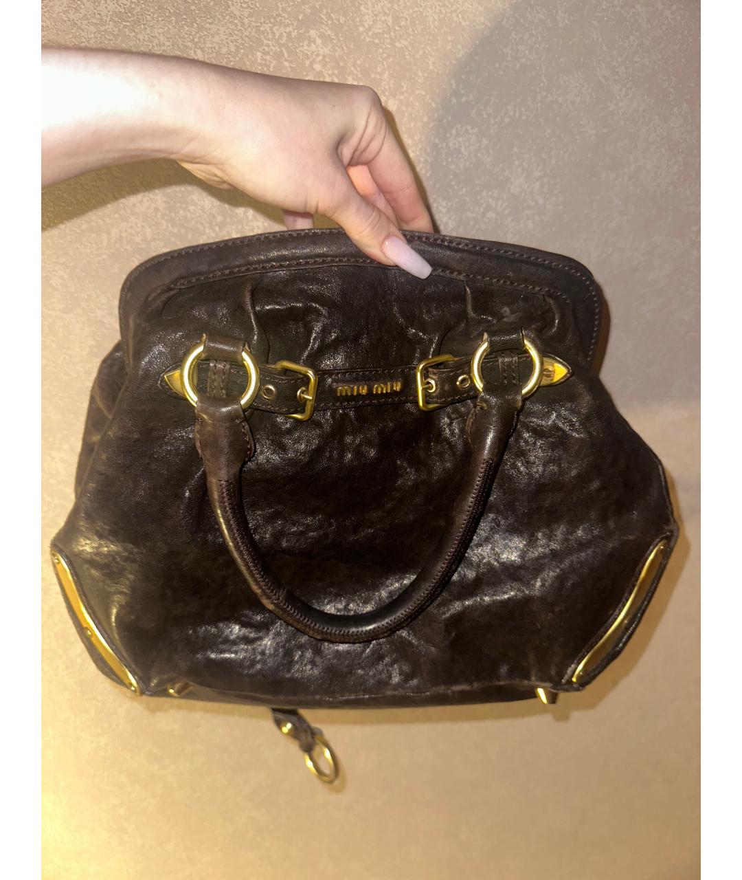 MIU MIU Коричневая кожаная сумка с короткими ручками, фото 4