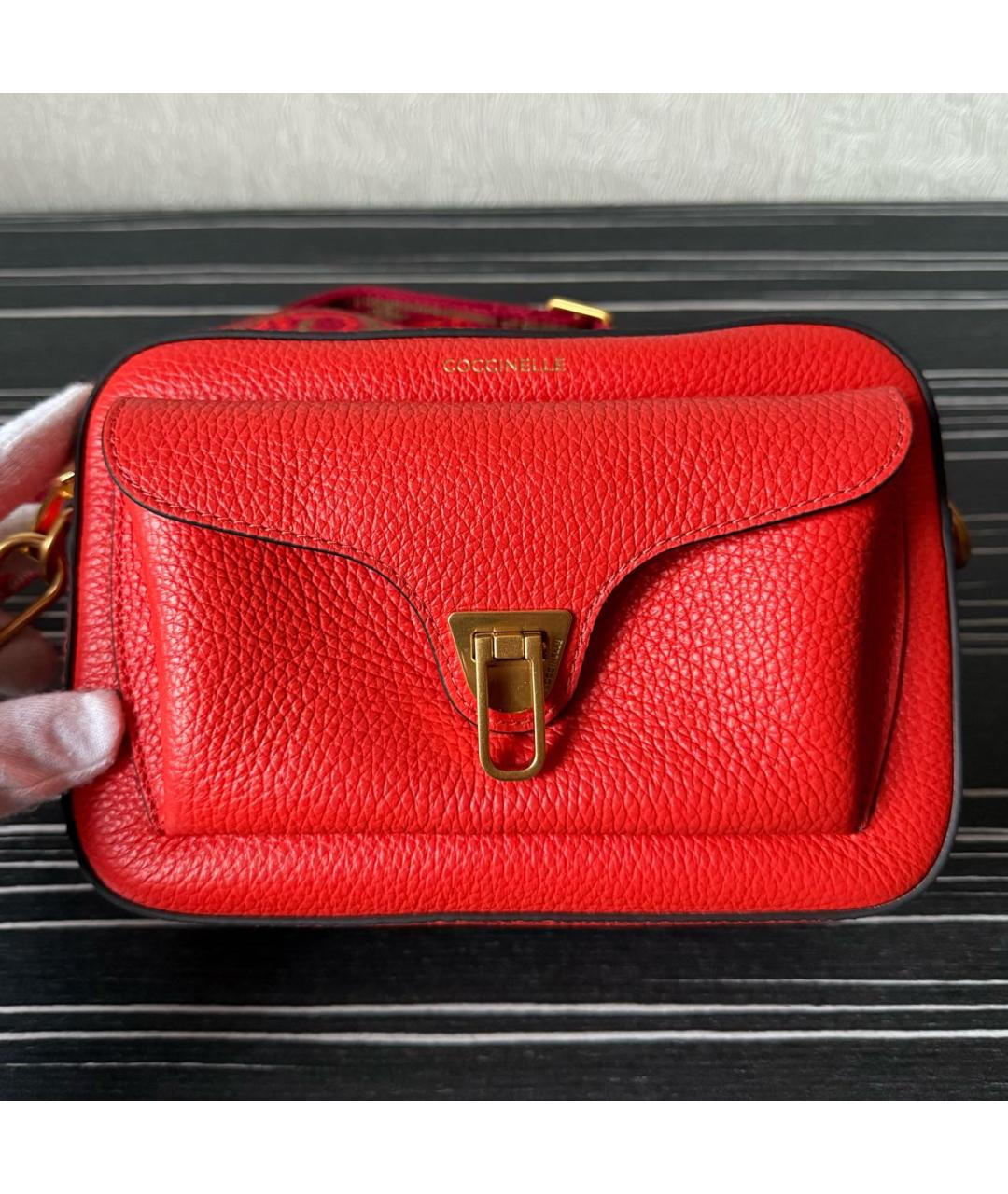COCCINELLE Красная кожаная сумка через плечо, фото 6