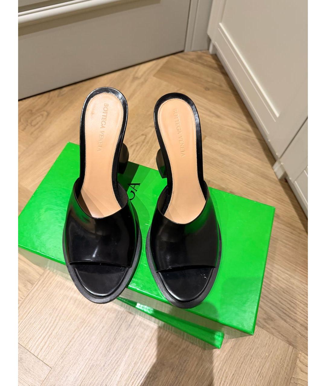 BOTTEGA VENETA Черные кожаные мюли, фото 7