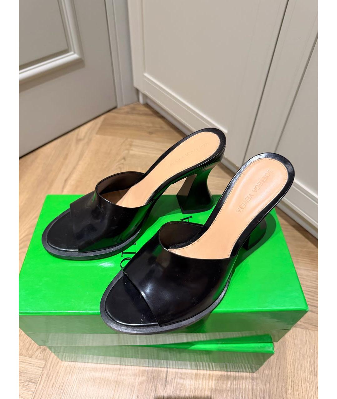 BOTTEGA VENETA Черные кожаные мюли, фото 6