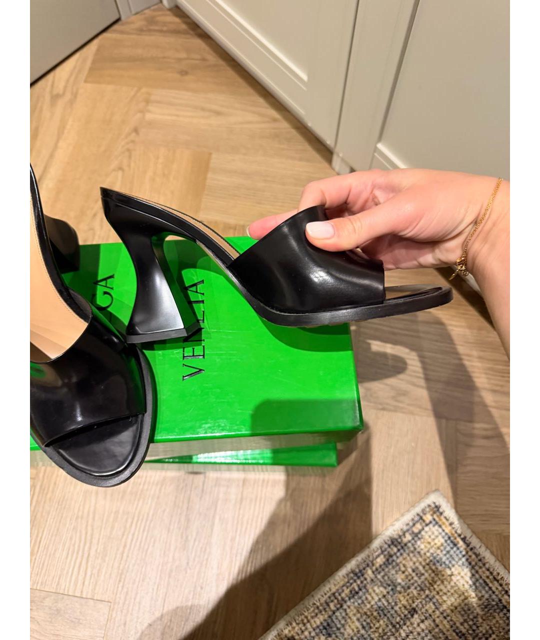 BOTTEGA VENETA Черные кожаные мюли, фото 2