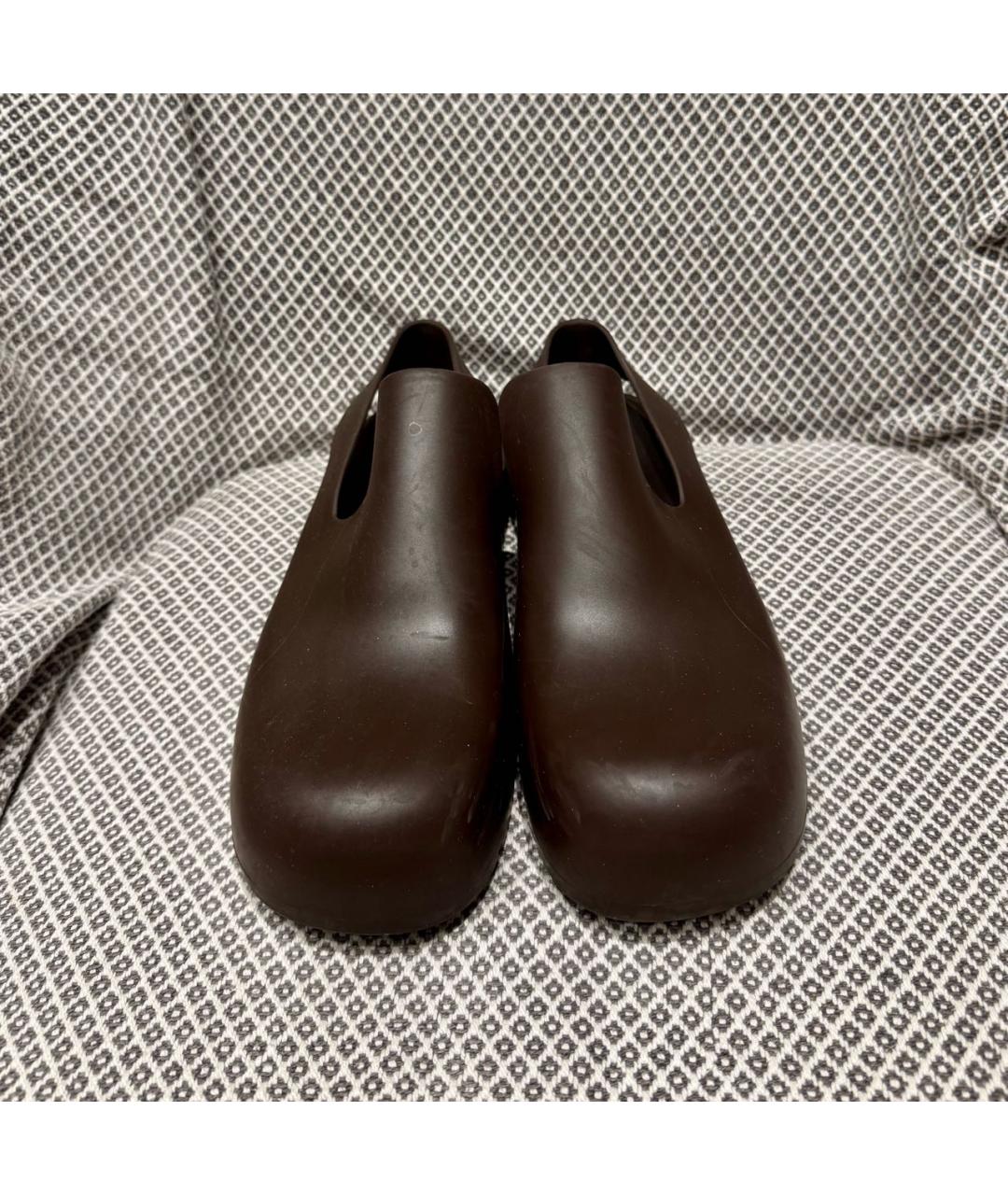 BOTTEGA VENETA Коричневые резиновые сабо, фото 2