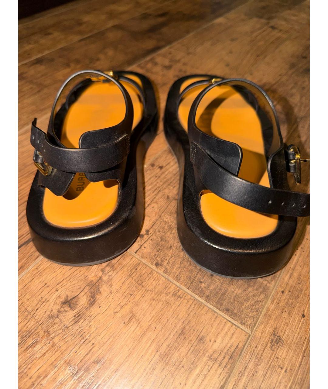BURBERRY Черные кожаные сандалии, фото 4