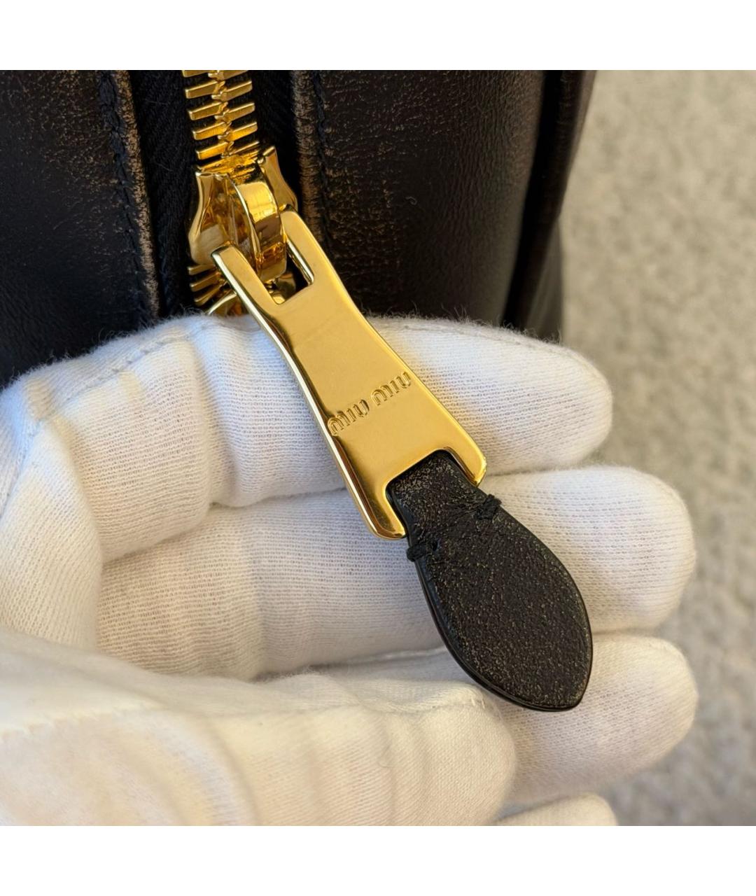 MIU MIU Коричневая кожаная сумка с короткими ручками, фото 6