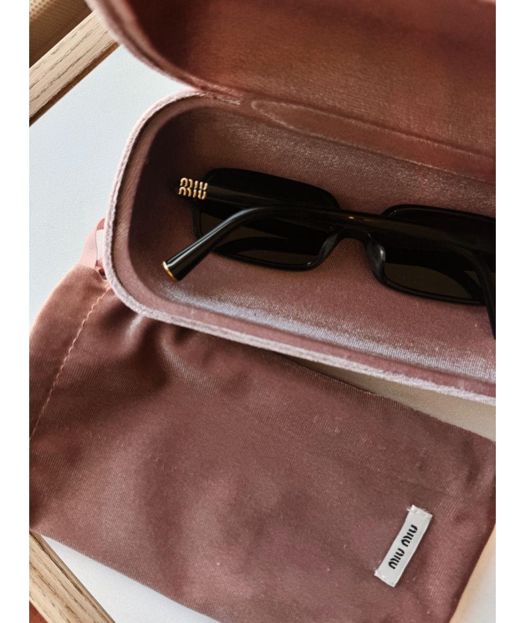 MIU MIU Черные пластиковые солнцезащитные очки, фото 2