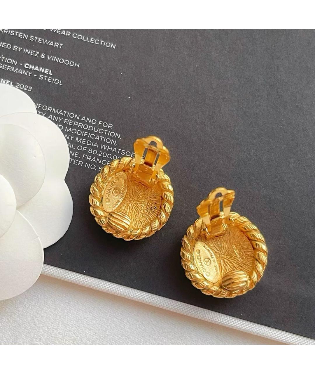 CHANEL Золотые металлические клипсы, фото 3