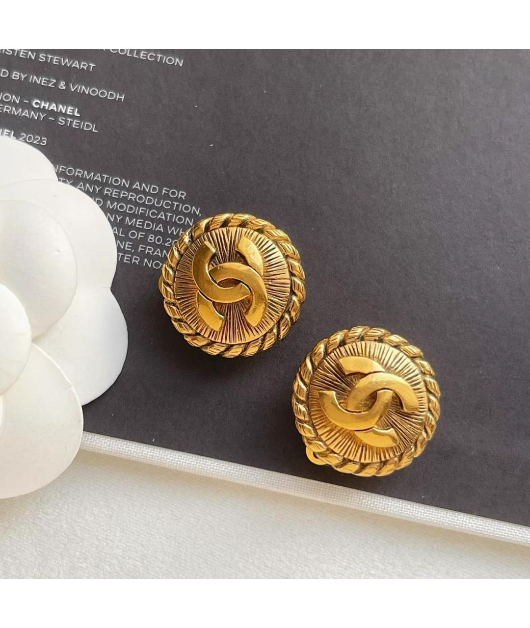 CHANEL Золотые металлические клипсы, фото 2