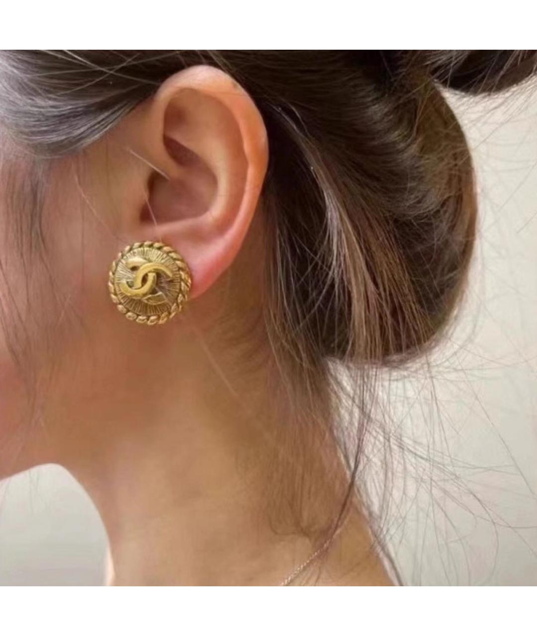 CHANEL Золотые металлические клипсы, фото 4