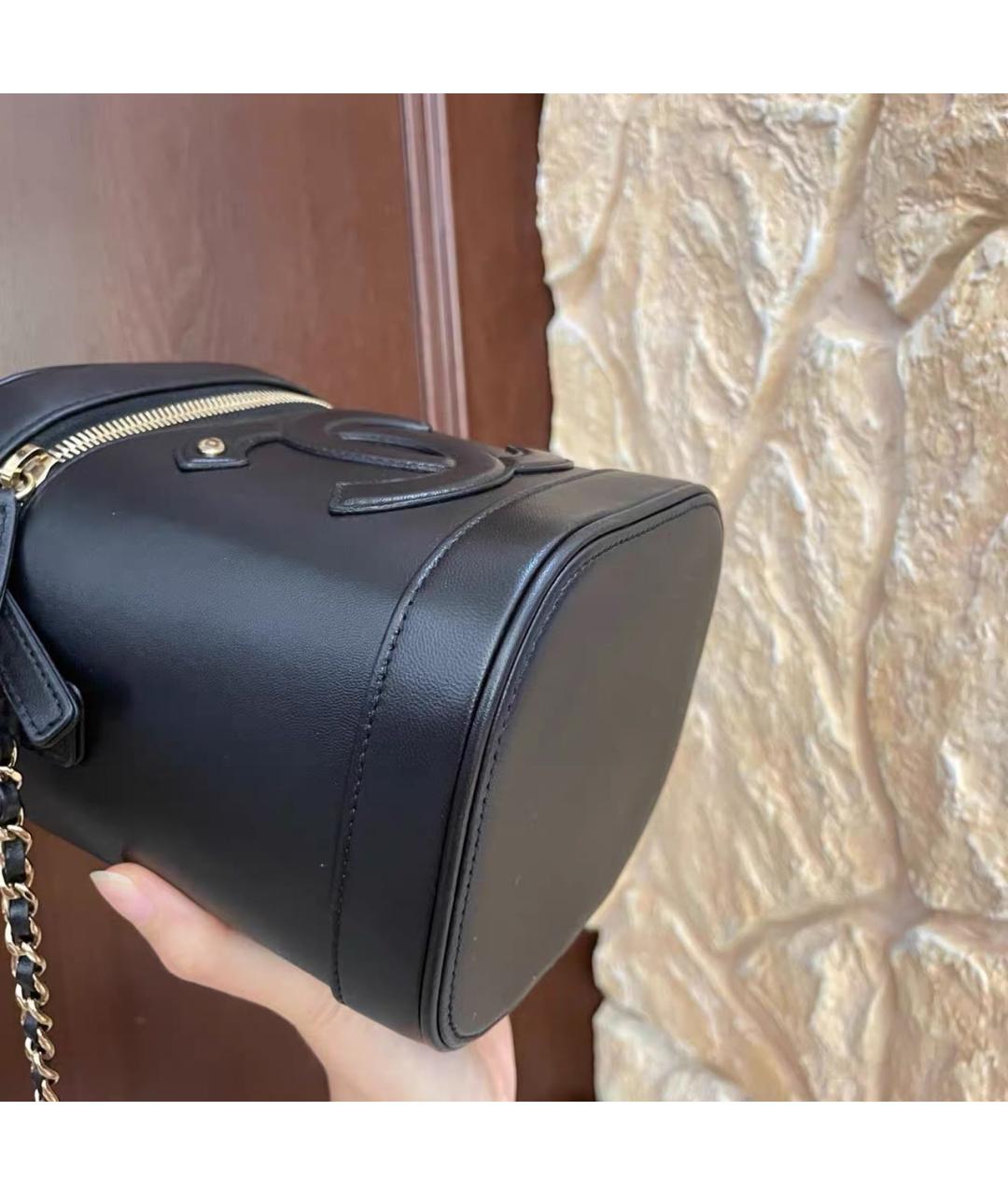 CHANEL Черная кожаная сумка с короткими ручками, фото 4