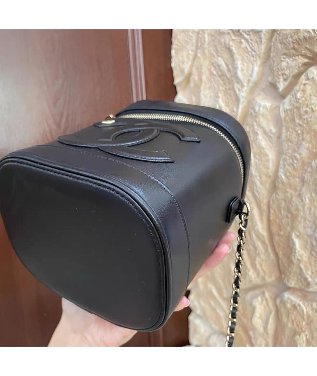 CHANEL Черная кожаная сумка с короткими ручками, фото 5