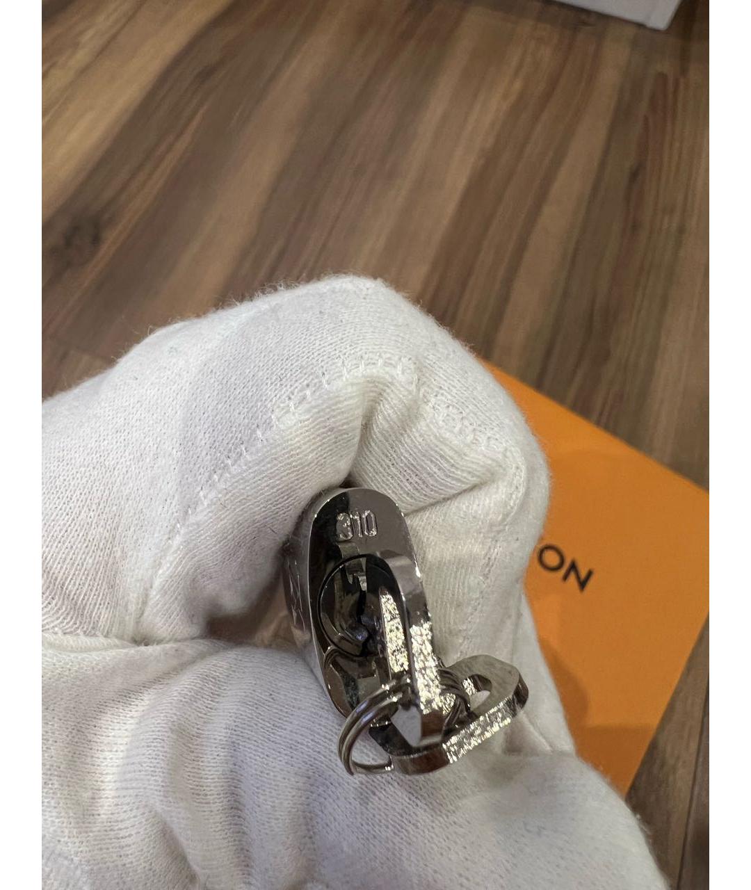 LOUIS VUITTON Серебрянный брелок, фото 3