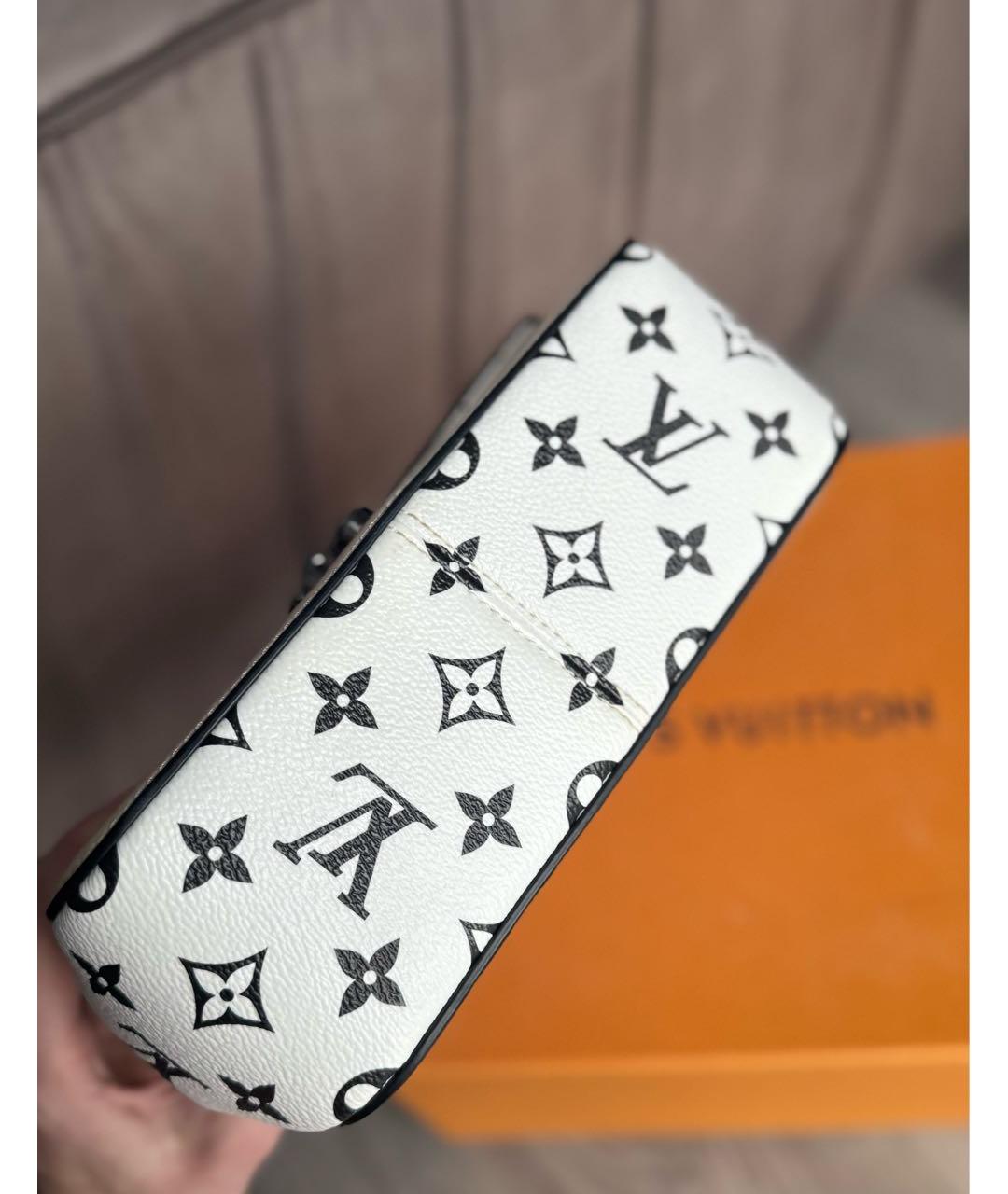 LOUIS VUITTON Бежевая сумка через плечо из лакированной кожи, фото 7