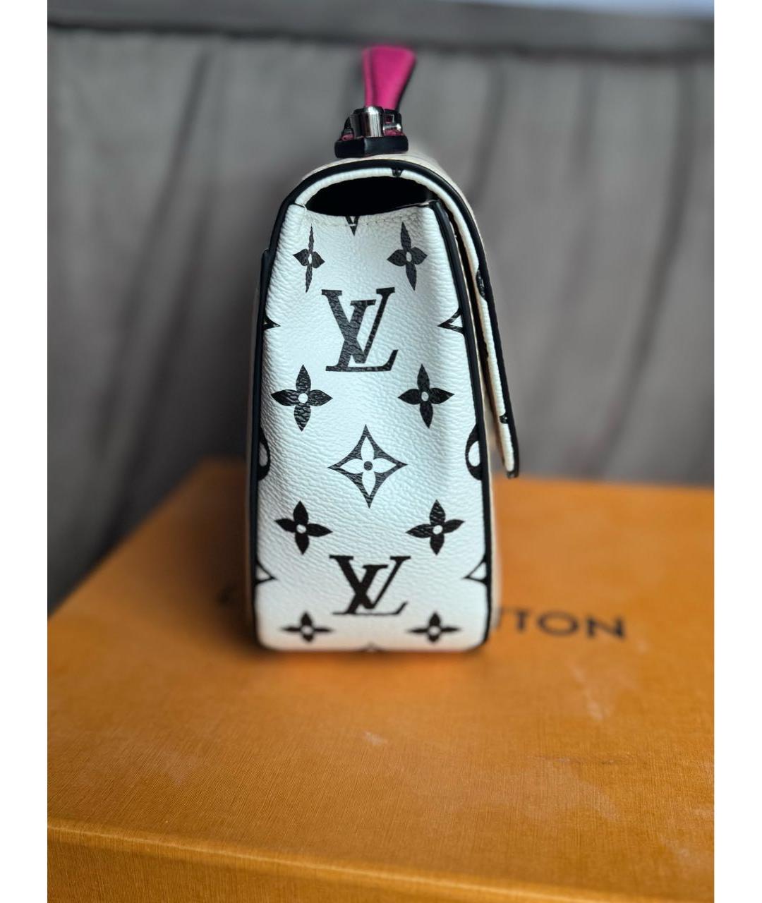 LOUIS VUITTON Бежевая сумка через плечо из лакированной кожи, фото 4