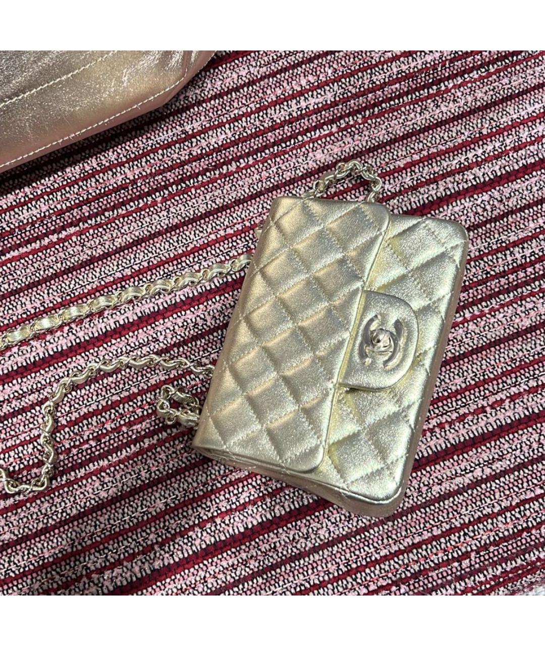 CHANEL Золотая сумка через плечо из лакированной кожи, фото 2