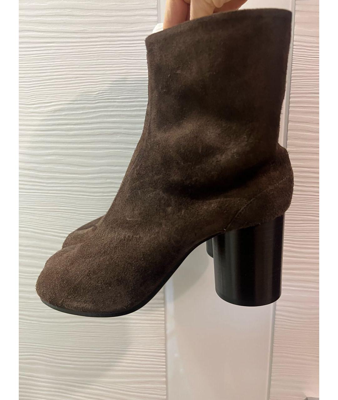 MAISON MARGIELA Коричневые замшевые ботильоны, фото 6