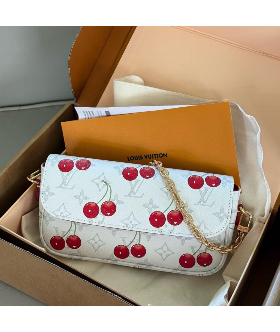 LOUIS VUITTON Белая кожаная сумка через плечо, фото 2