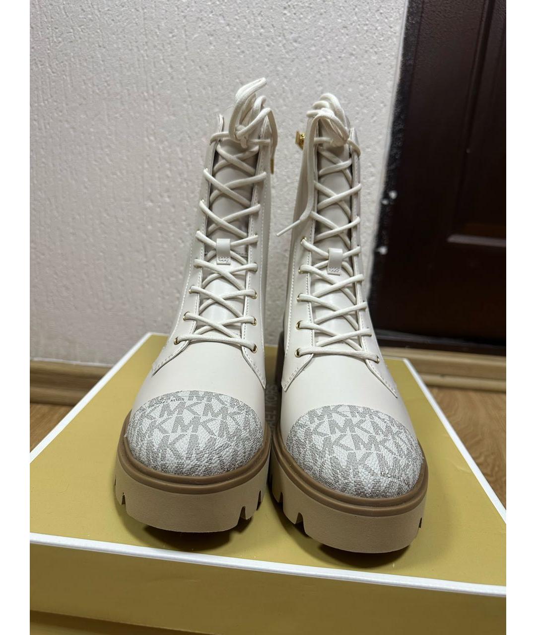 MICHAEL KORS Белые кожаные ботинки, фото 2