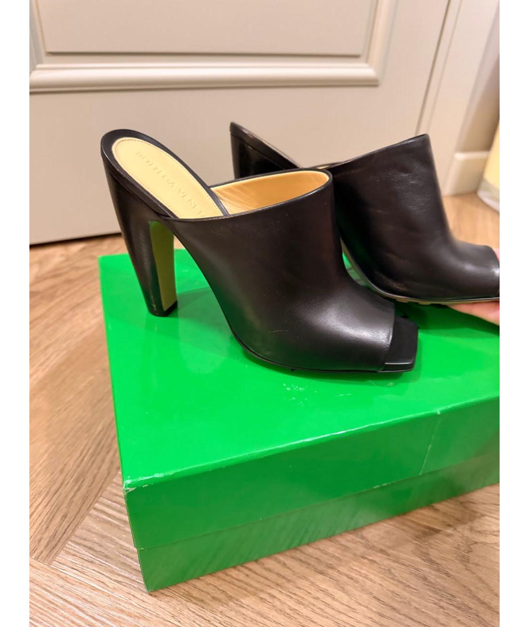 BOTTEGA VENETA Черные кожаные мюли, фото 6