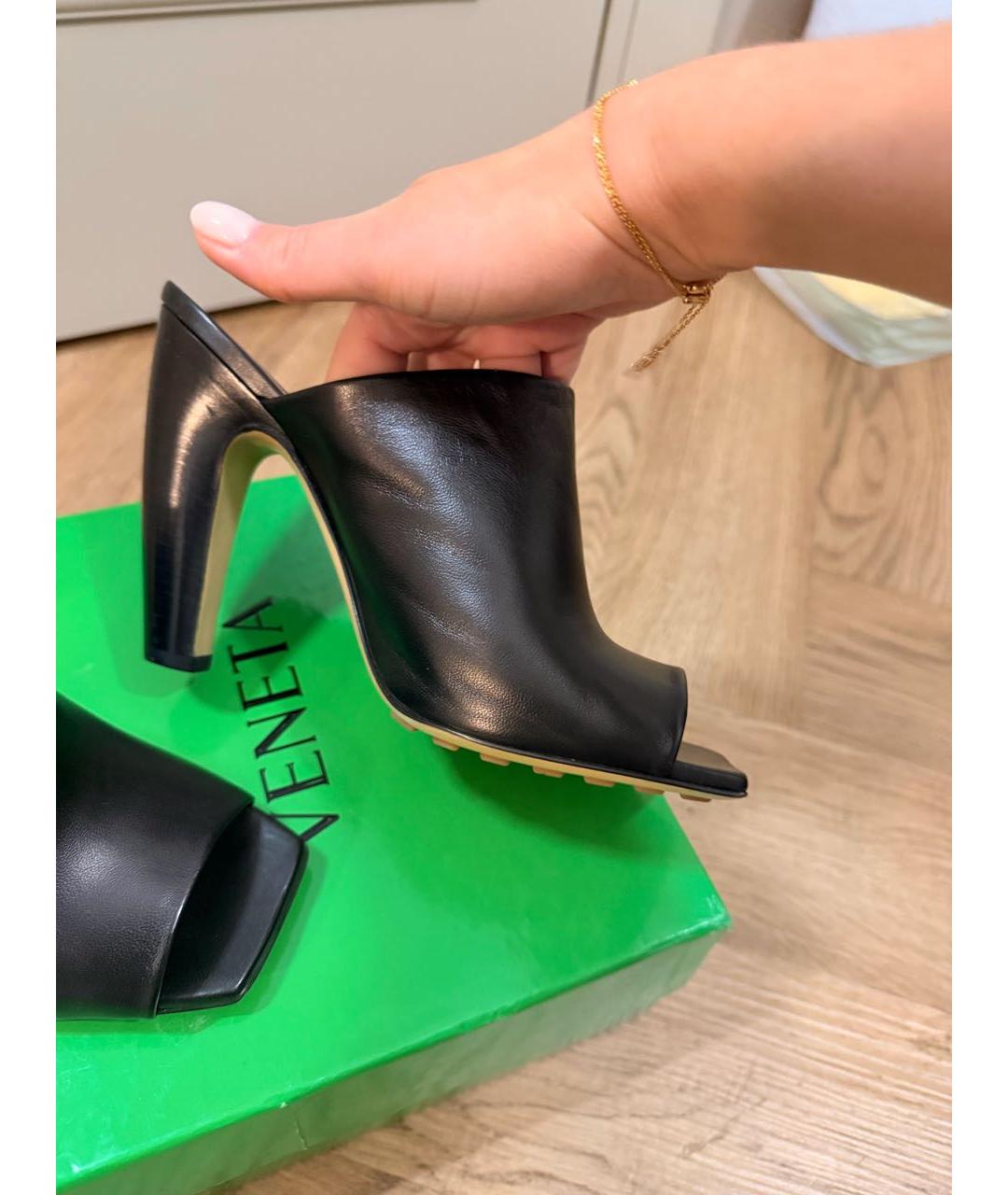 BOTTEGA VENETA Черные кожаные мюли, фото 5