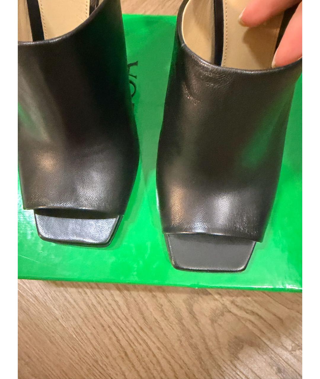 BOTTEGA VENETA Черные кожаные мюли, фото 2