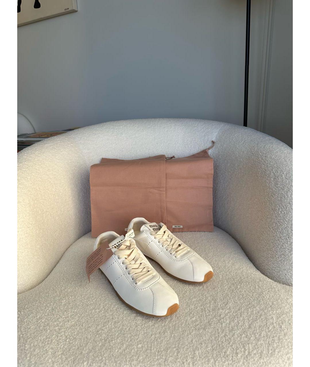 MIU MIU Белые замшевые кроссовки, фото 2