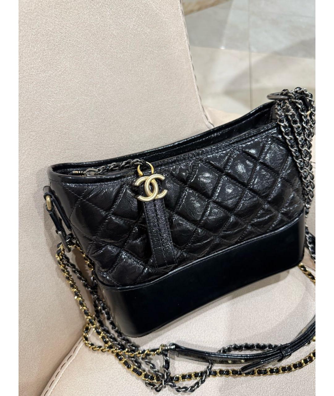 CHANEL Черная сумка через плечо из лакированной кожи, фото 6