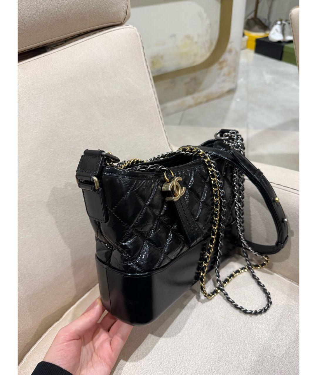 CHANEL Черная сумка через плечо из лакированной кожи, фото 4