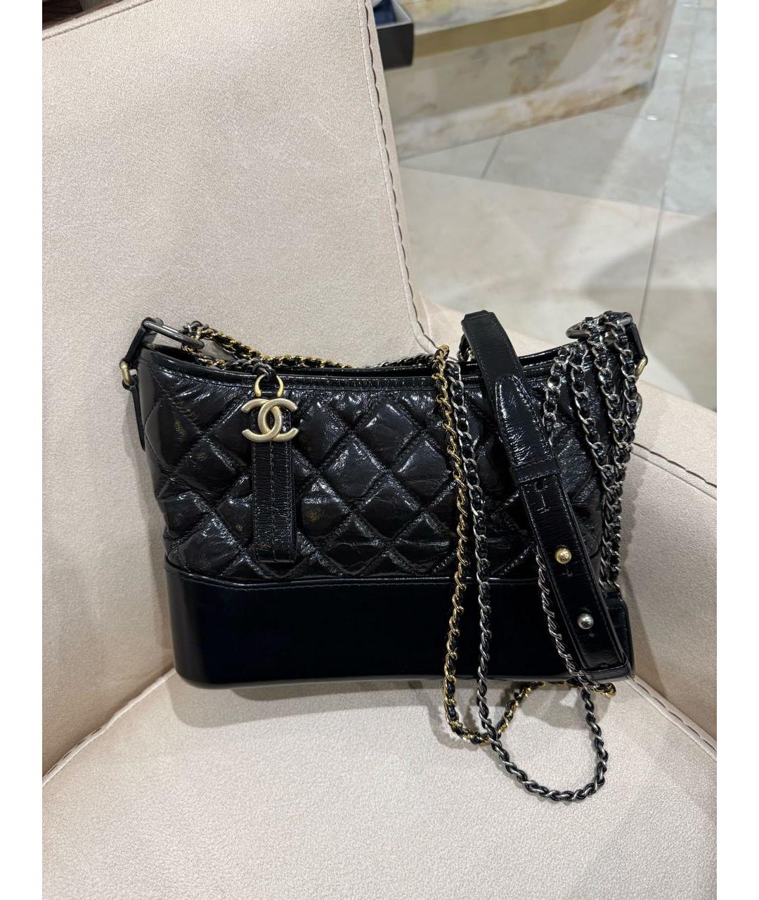 CHANEL Черная сумка через плечо из лакированной кожи, фото 2