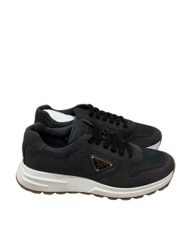 PRADA Низкие кроссовки / кеды