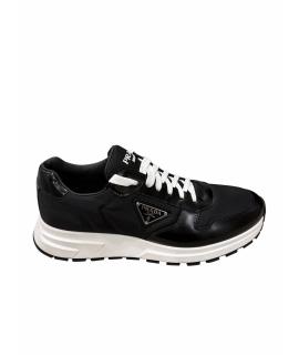 PRADA Низкие кроссовки / кеды