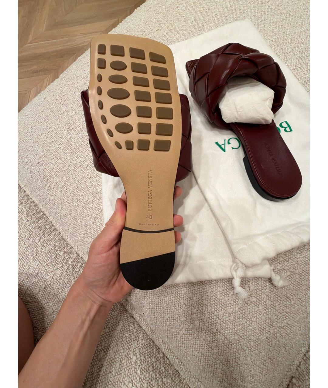 BOTTEGA VENETA Бордовые кожаные шлепанцы, фото 5