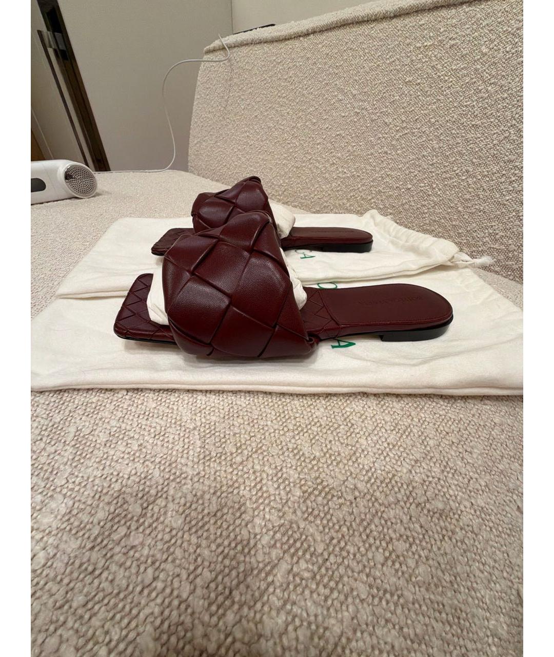 BOTTEGA VENETA Бордовые кожаные шлепанцы, фото 7