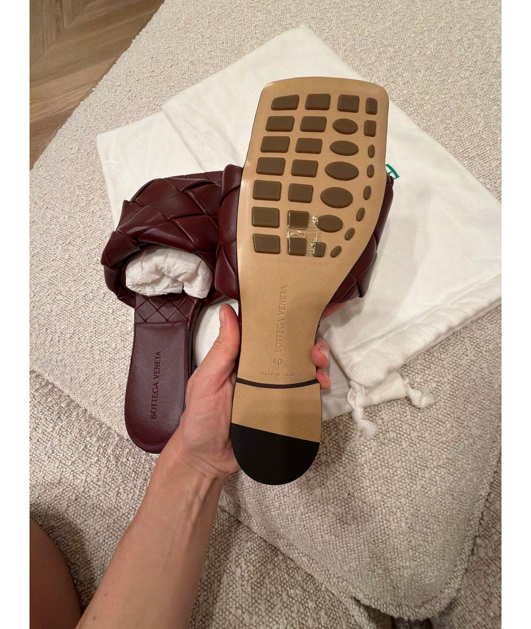BOTTEGA VENETA Бордовые кожаные шлепанцы, фото 6