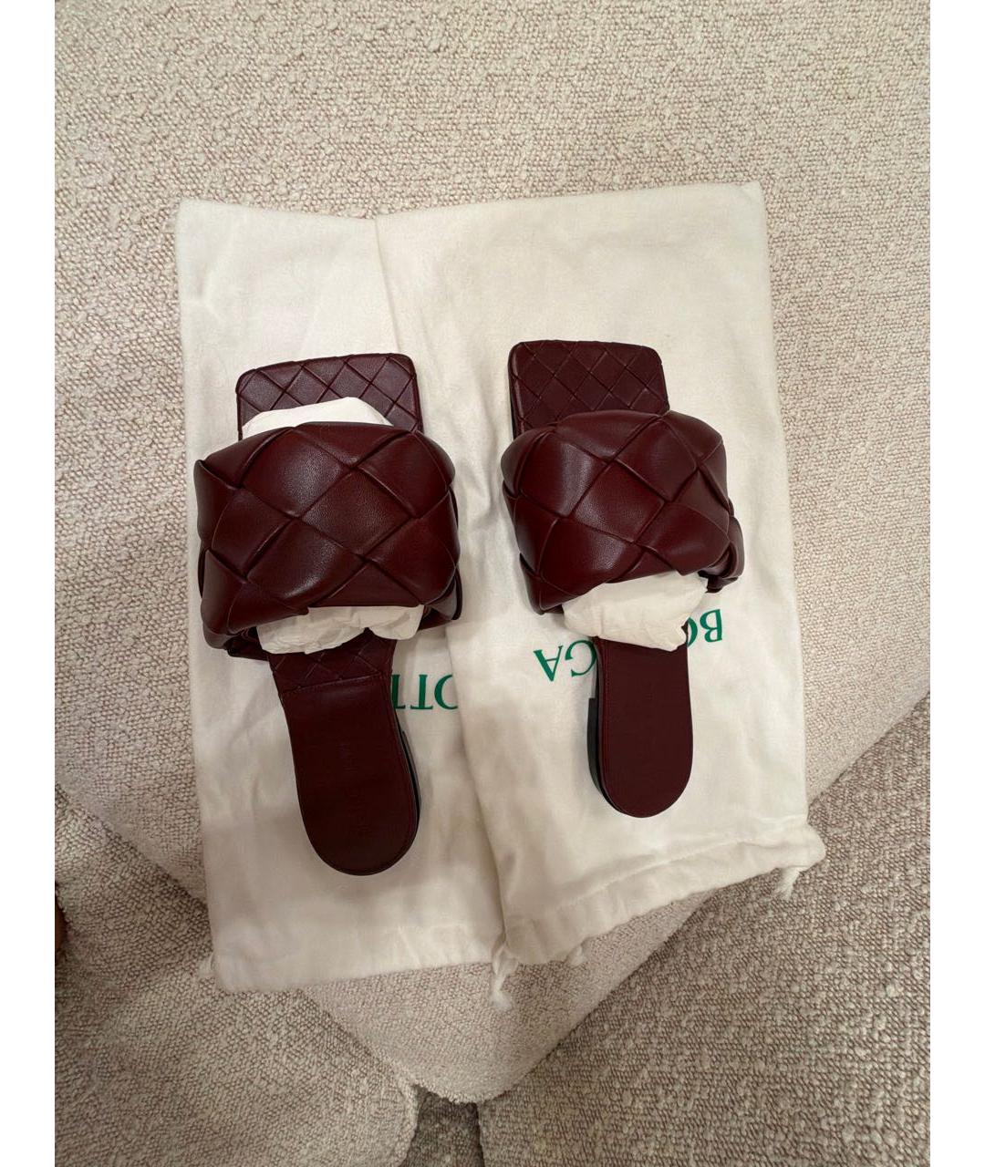 BOTTEGA VENETA Бордовые кожаные шлепанцы, фото 3