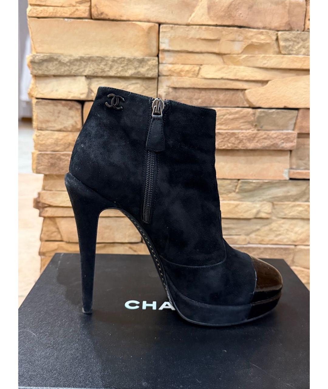 CHANEL Черные замшевые ботильоны, фото 5