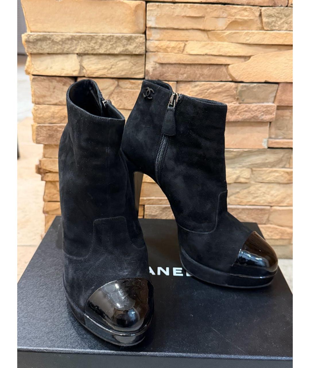 CHANEL Черные замшевые ботильоны, фото 2