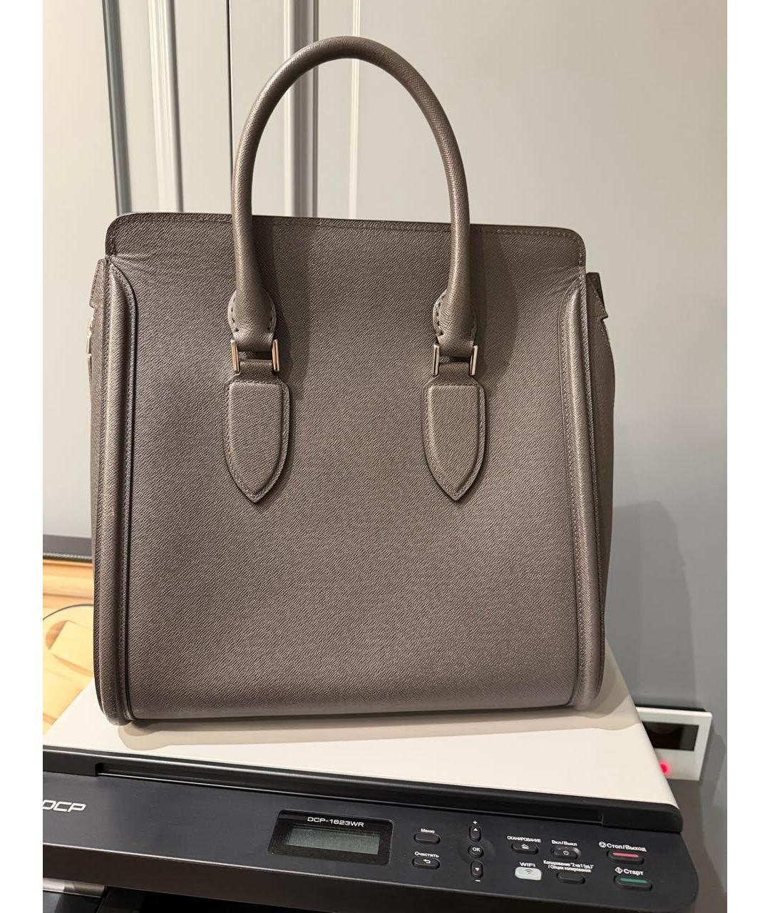 ALEXANDER MCQUEEN Серая кожаная сумка с короткими ручками, фото 3