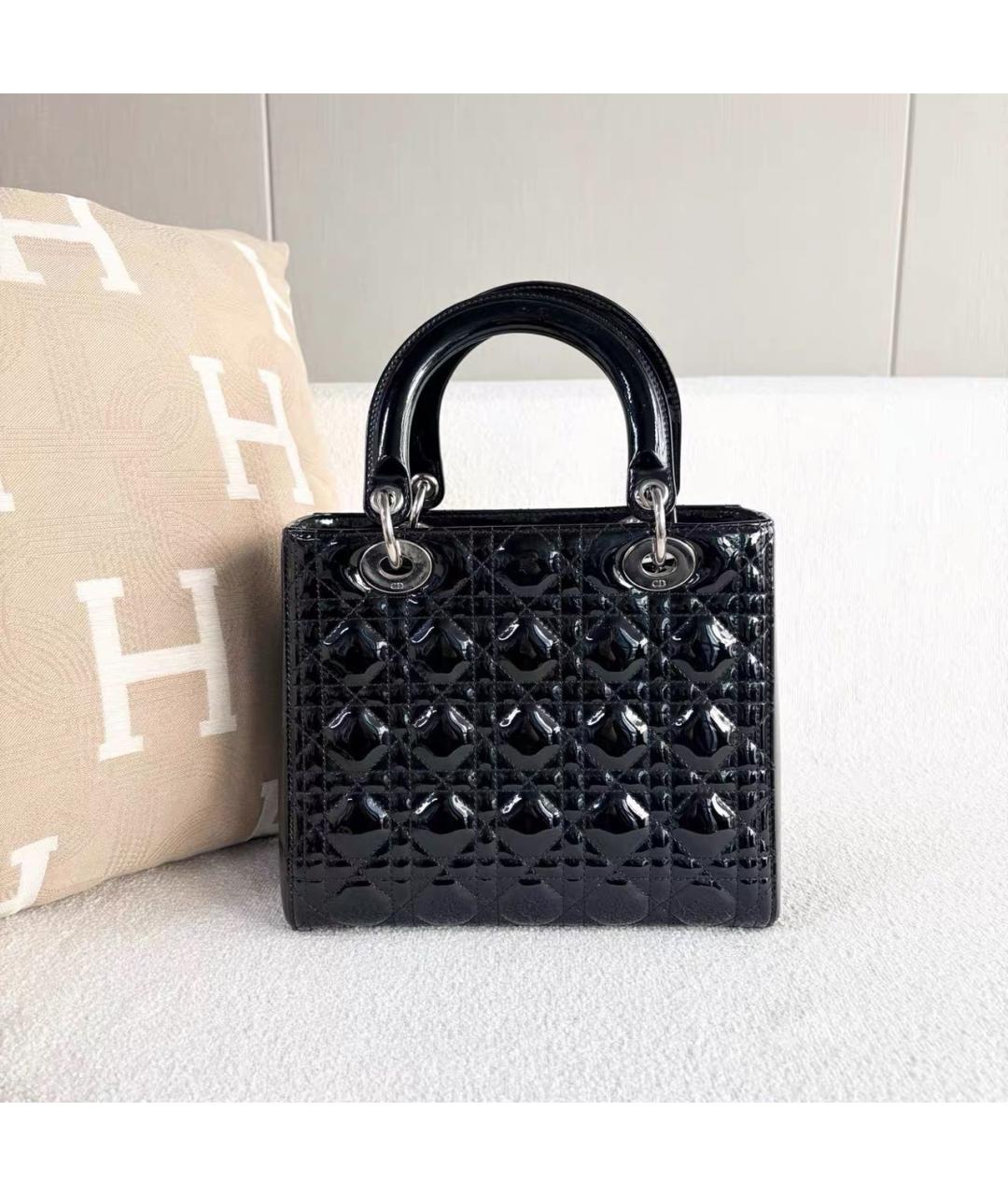 CHRISTIAN DIOR Черная сумка с короткими ручками из лакированной кожи, фото 3