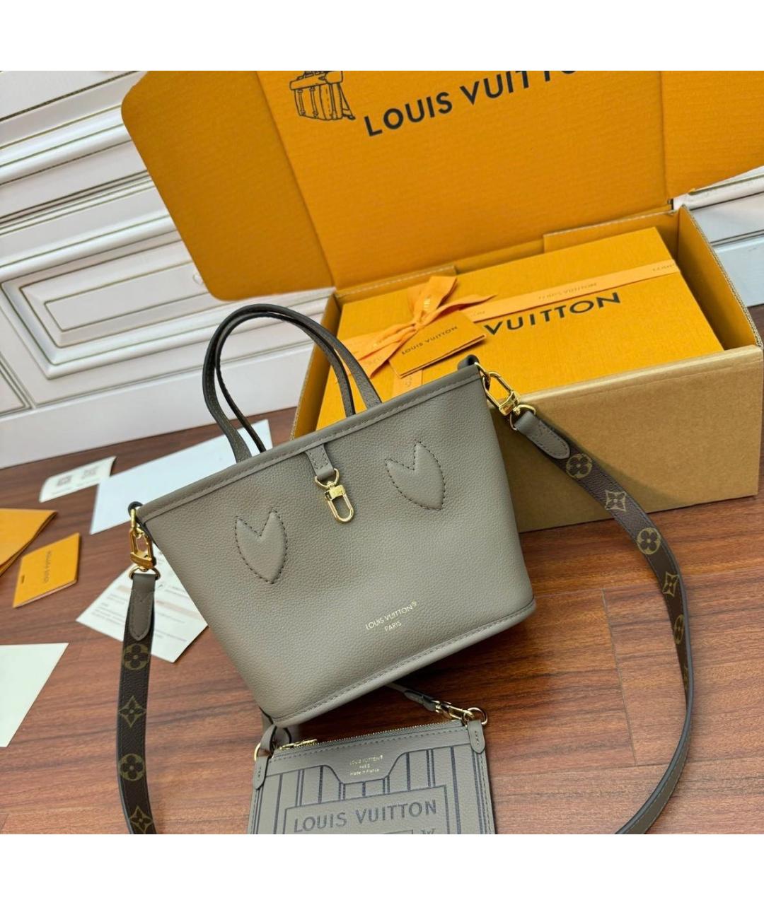 LOUIS VUITTON Бежевая кожаная сумка с короткими ручками, фото 2