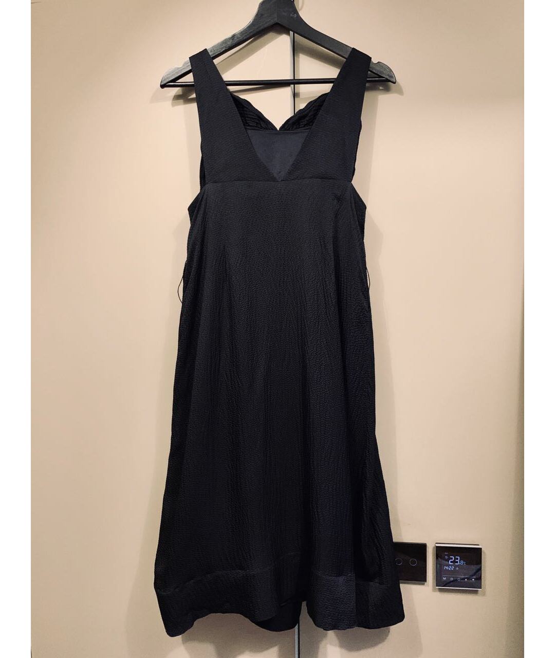 BCBG MAXAZRIA Черное шелковое повседневное платье, фото 4