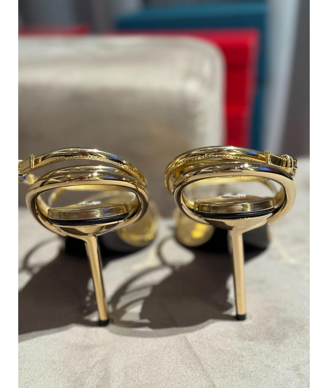 ALAIA Золотые босоножки из лакированной кожи, фото 3