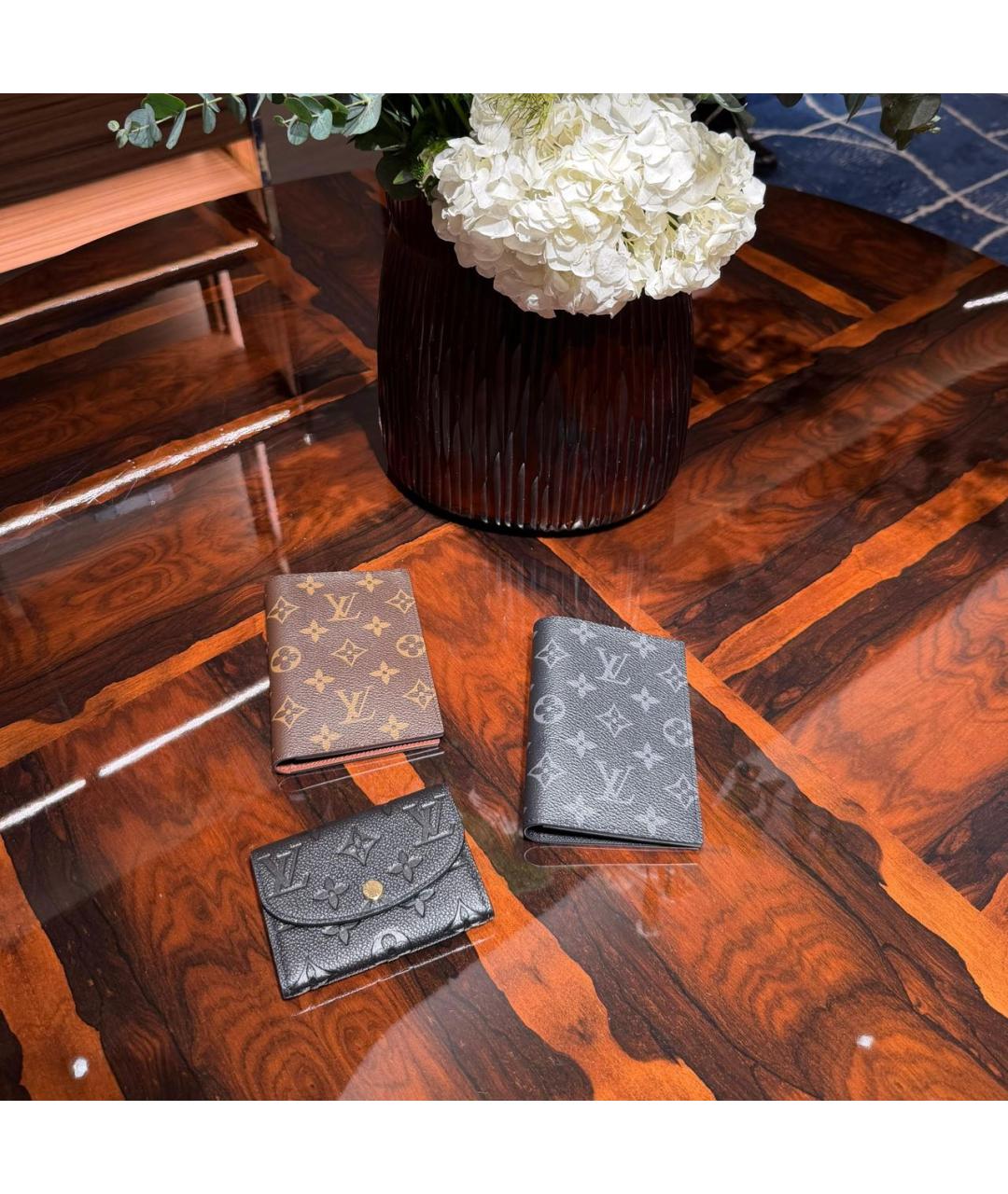 LOUIS VUITTON Черный кожаный кошелек, фото 4