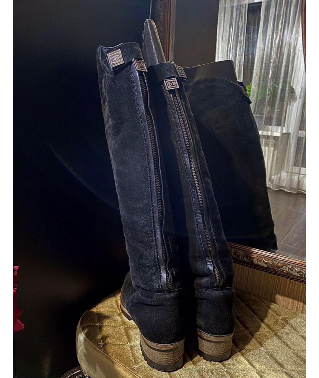 CHANEL Черные замшевые сапоги, фото 4
