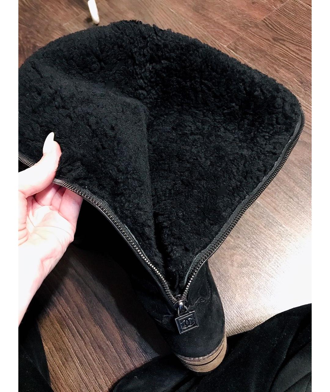 CHANEL Черные замшевые сапоги, фото 5