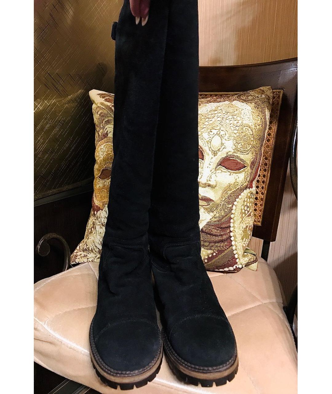 CHANEL Черные замшевые сапоги, фото 2