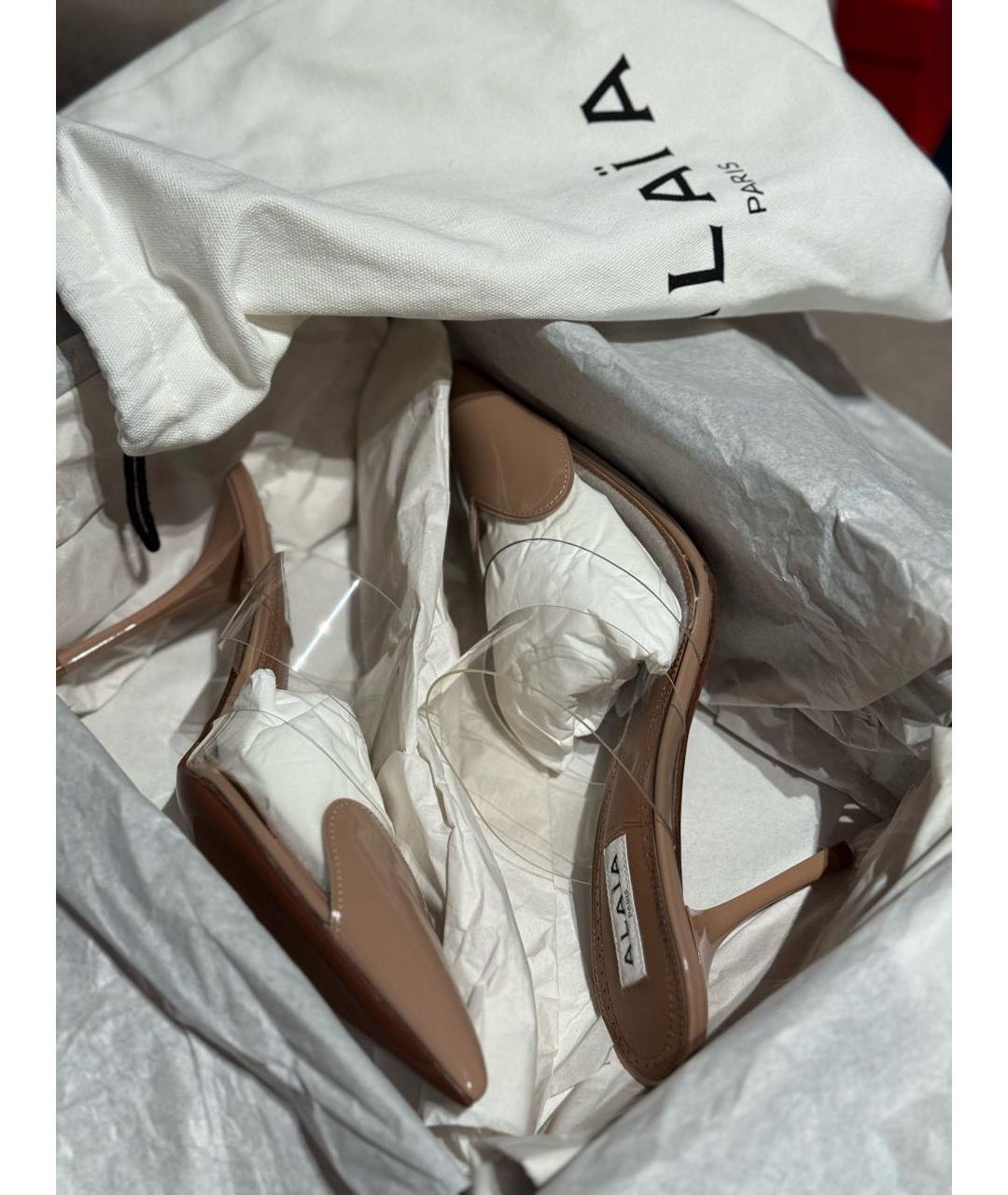 ALAIA Бежевые туфли из лакированной кожи, фото 3