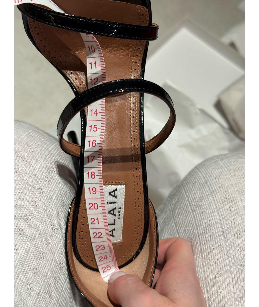 ALAIA Черные босоножки из лакированной кожи, фото 5