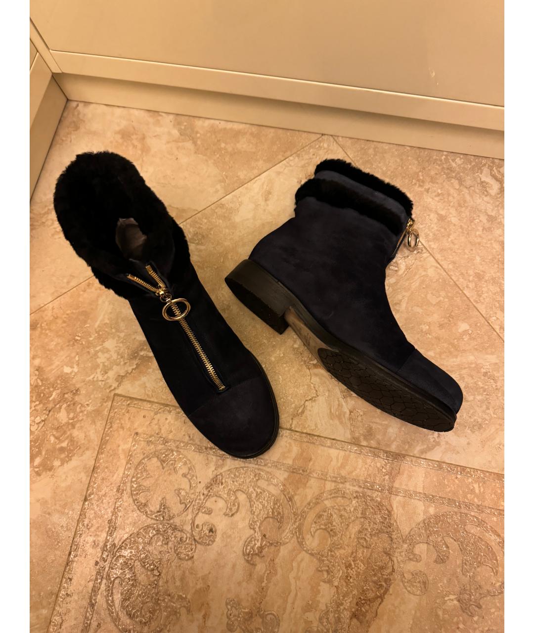JIMMY CHOO Темно-синие замшевые ботинки, фото 5