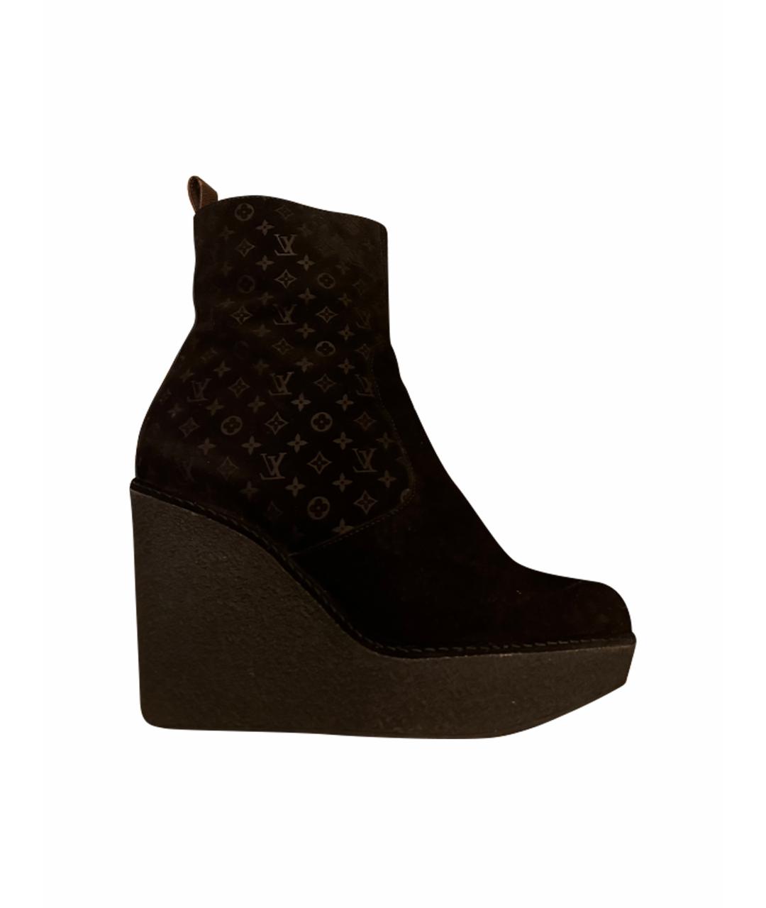 LOUIS VUITTON Черные замшевые ботильоны, фото 1